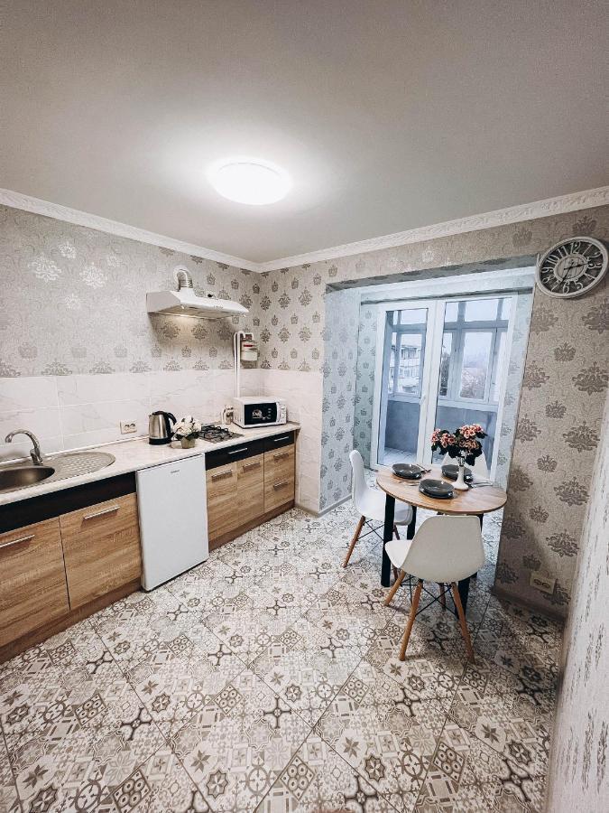 однокімнатна дизайнерська поруч з термальними водами Apartment Berehove (Transcarpathia)